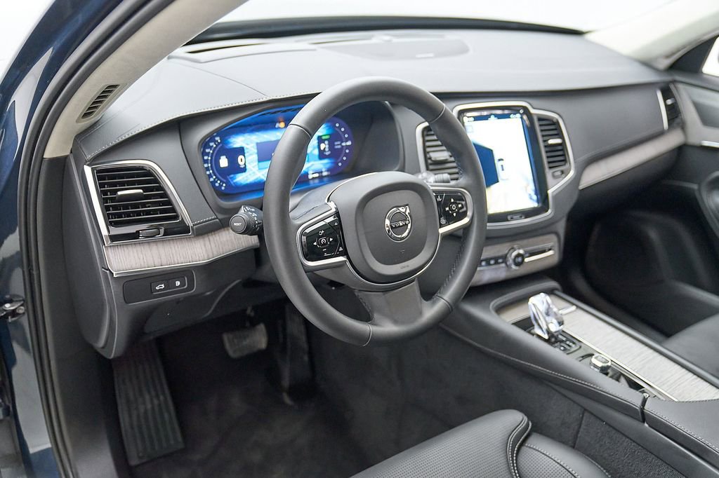 Certified 2024 Volvo XC90 T8 Ultimate w/ Lounge Package AWD/4WD image 13