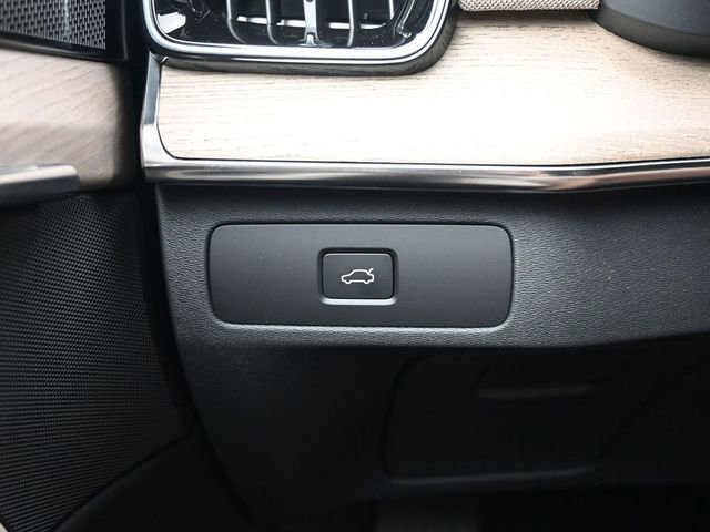 New 2026 Volvo XC90 B6 Plus w/ Protection Package Premier image 29