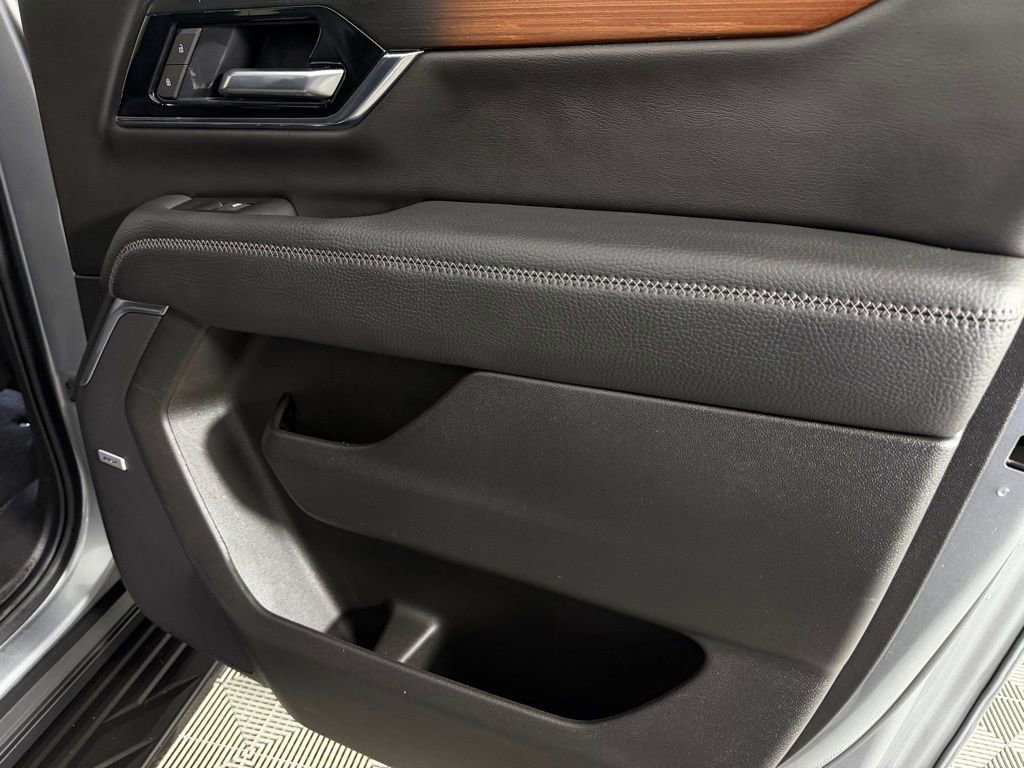 Used 2025 GMC Yukon XL Denali image 33