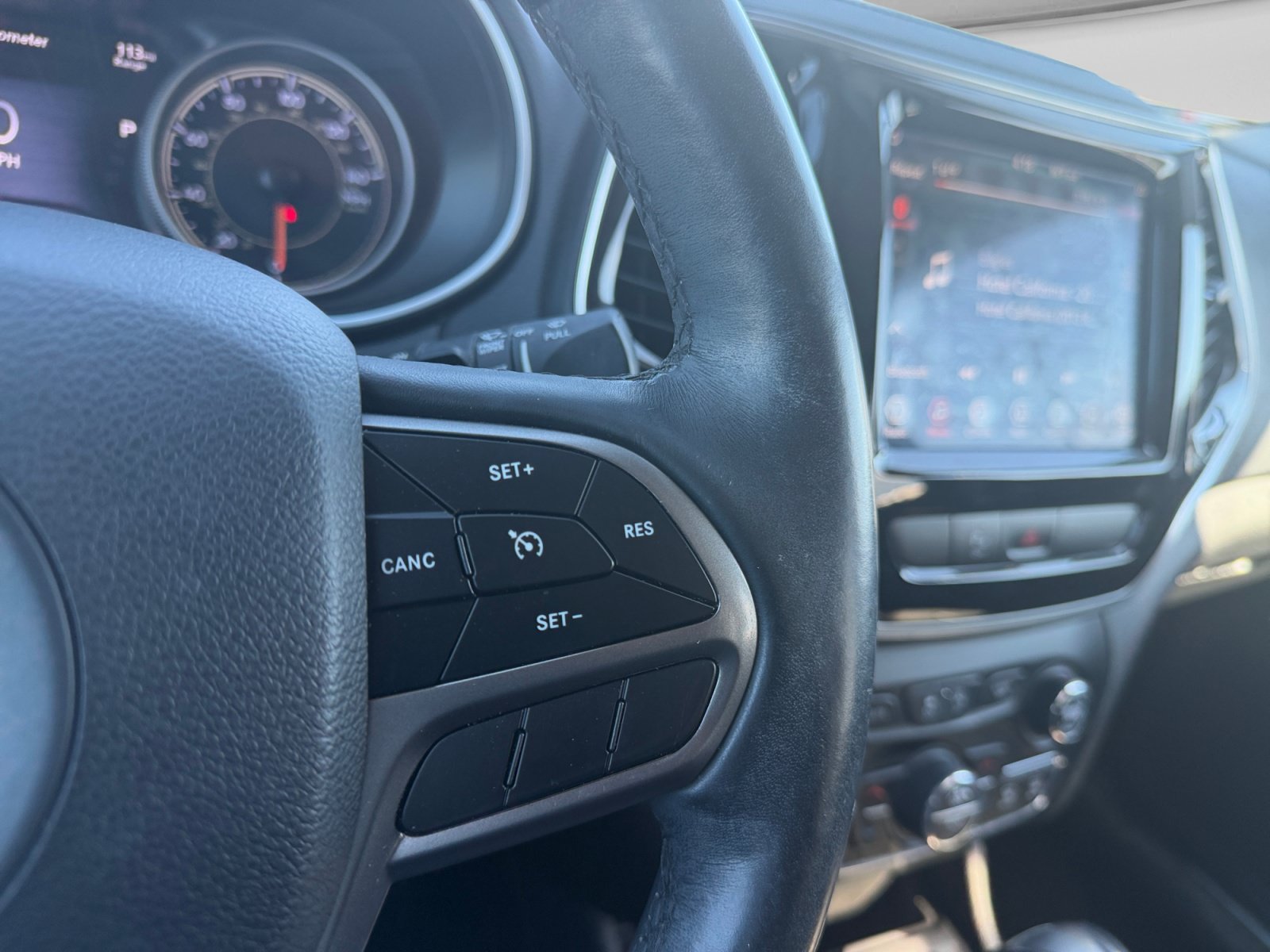 Used 2019 Jeep Cherokee Limited AWD/4WD image 19