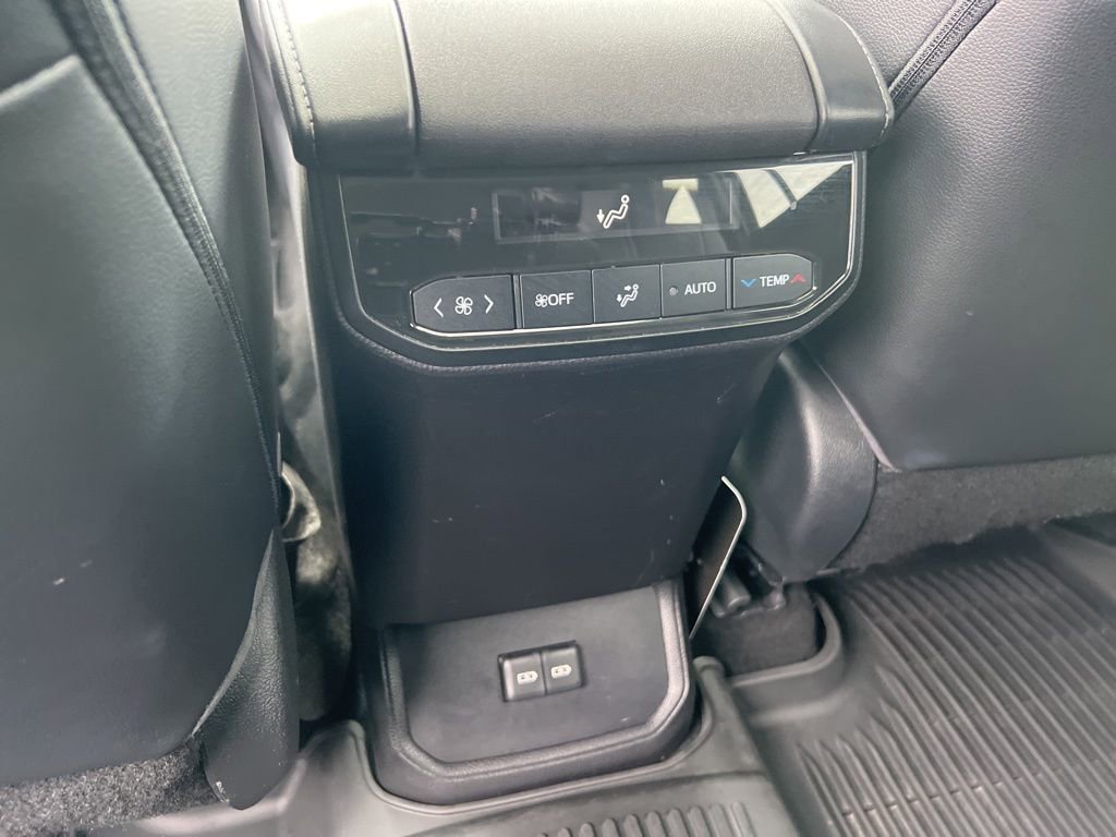 Used 2023 Toyota Highlander XLE image 21