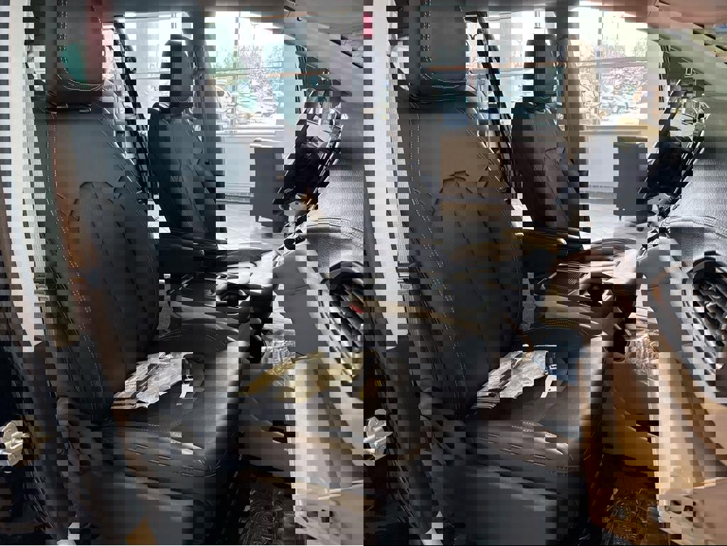 Used 2024 Chrysler Pacifica Touring-L image 29