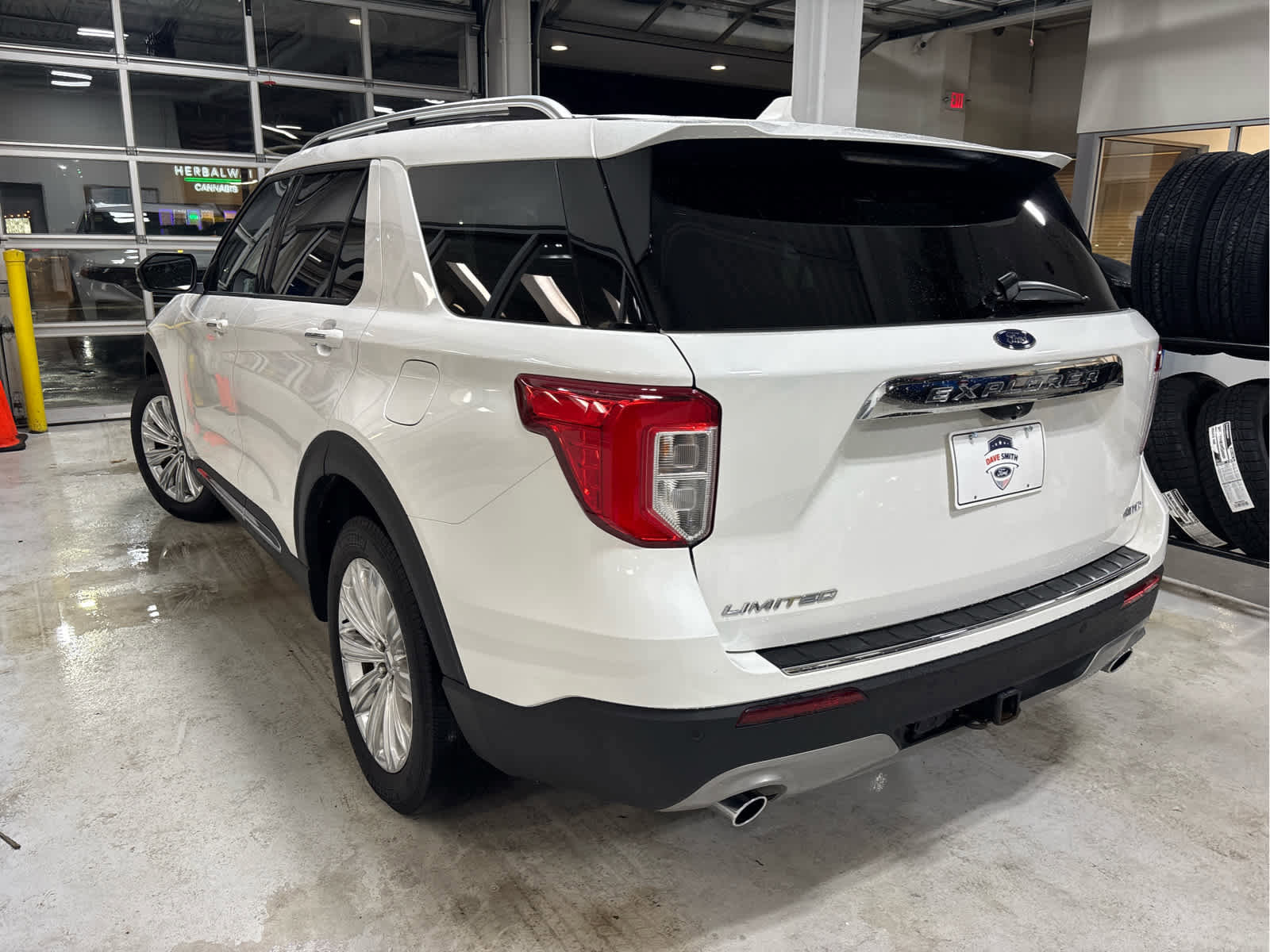 Used 2022 Ford Explorer Limited w/ Limited Technology Package image 5