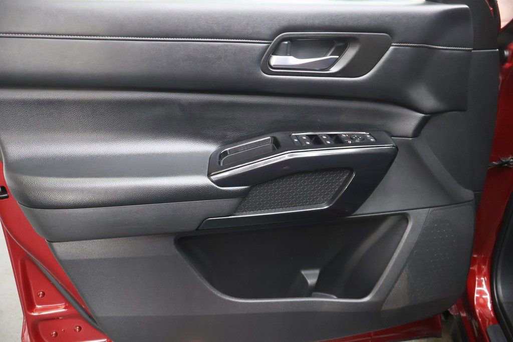 Used 2022 Nissan Pathfinder SV image 17