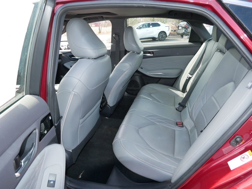 Used 2019 Toyota Avalon Limited w/ All Weather Liner Package FWD image 12