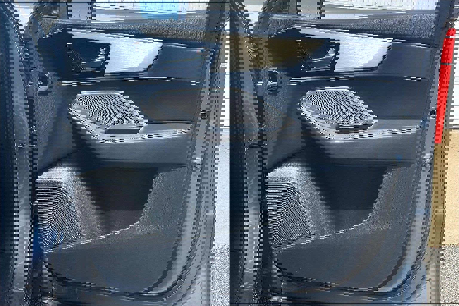 Used 2023 Acura MDX SH-AWD w/ Technology Package image 29