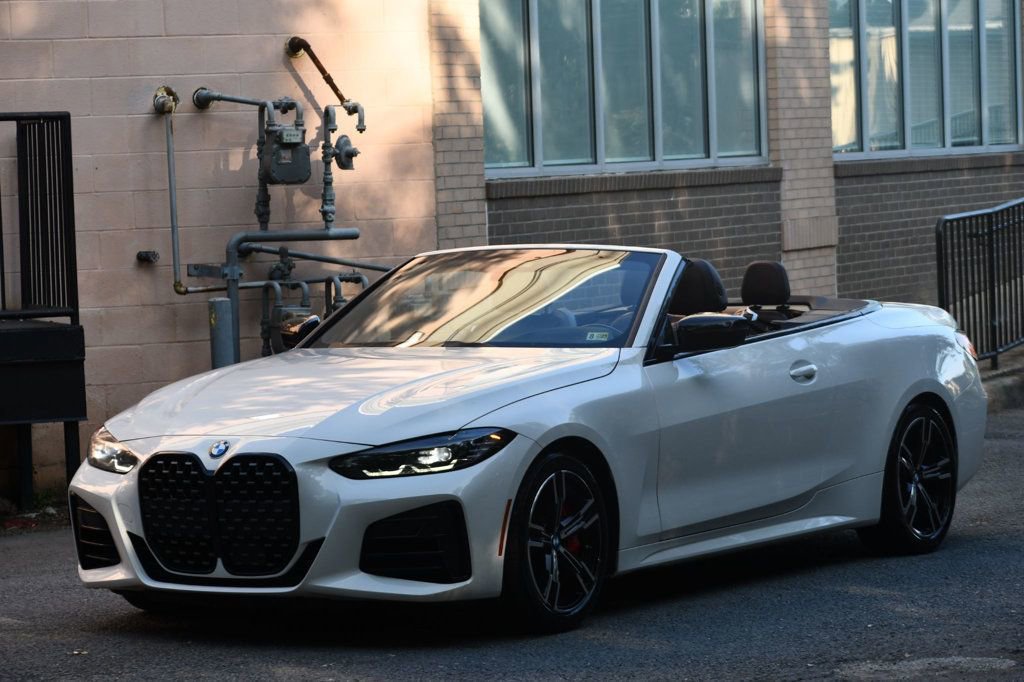 Used 2022 BMW M440i Convertible image 2