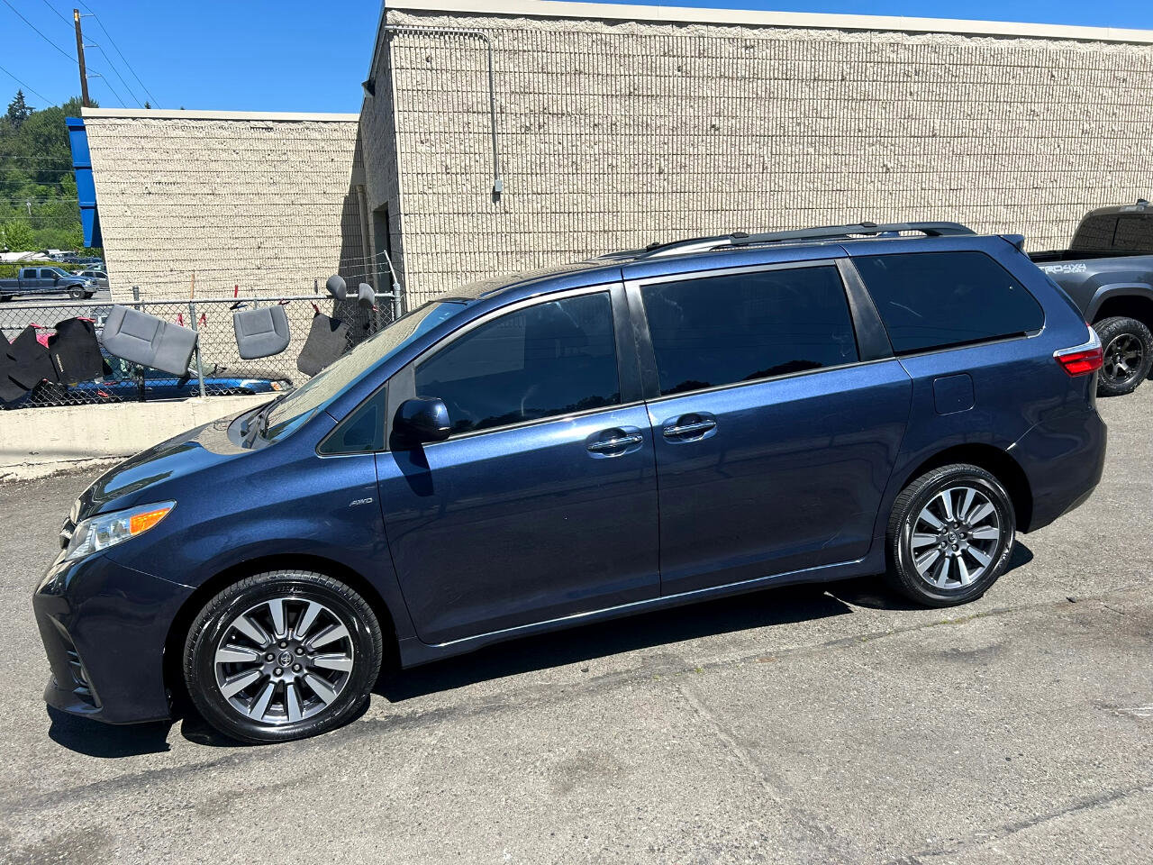 Used 2018 Toyota Sienna XLE AWD/4WD image 8