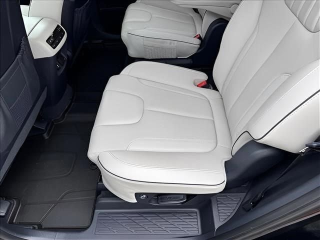 Used 2023 Hyundai Palisade Limited FWD image 12