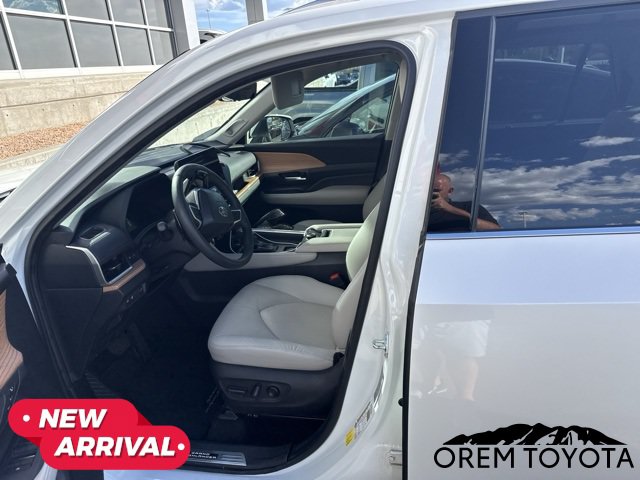 Used 2024 Toyota Grand Highlander AWD image 20