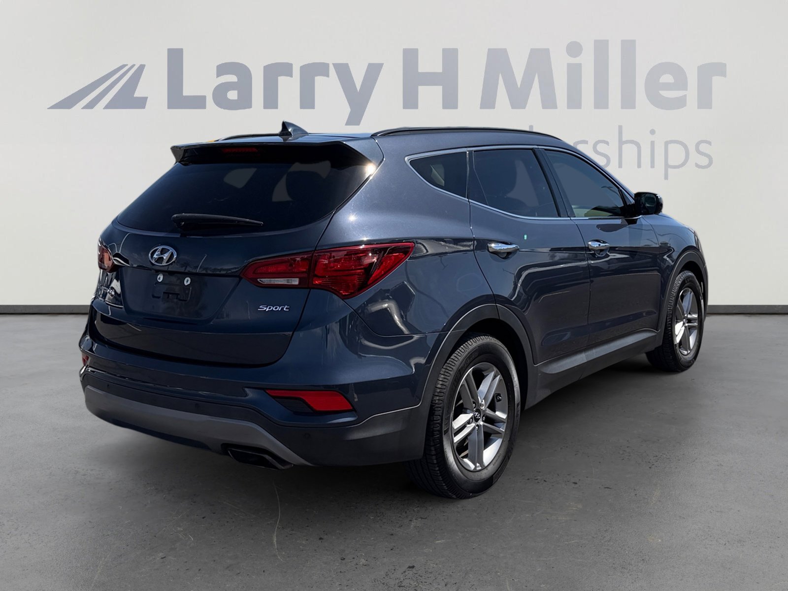 Used 2017 Hyundai Santa Fe Sport w/ 2.4L Tech Package 04 image 5