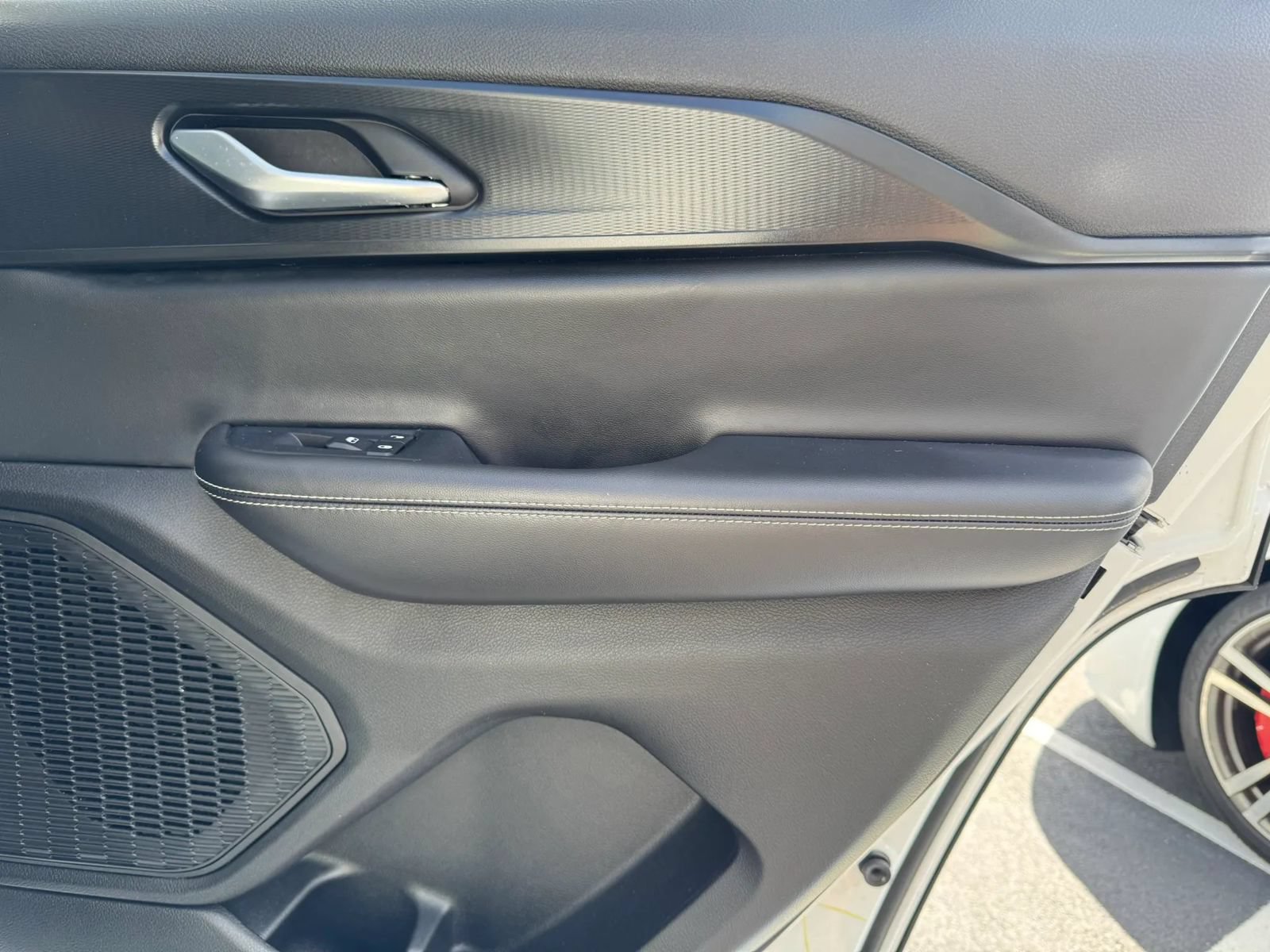 Used 2023 Jeep Grand Cherokee Laredo X RWD image 32
