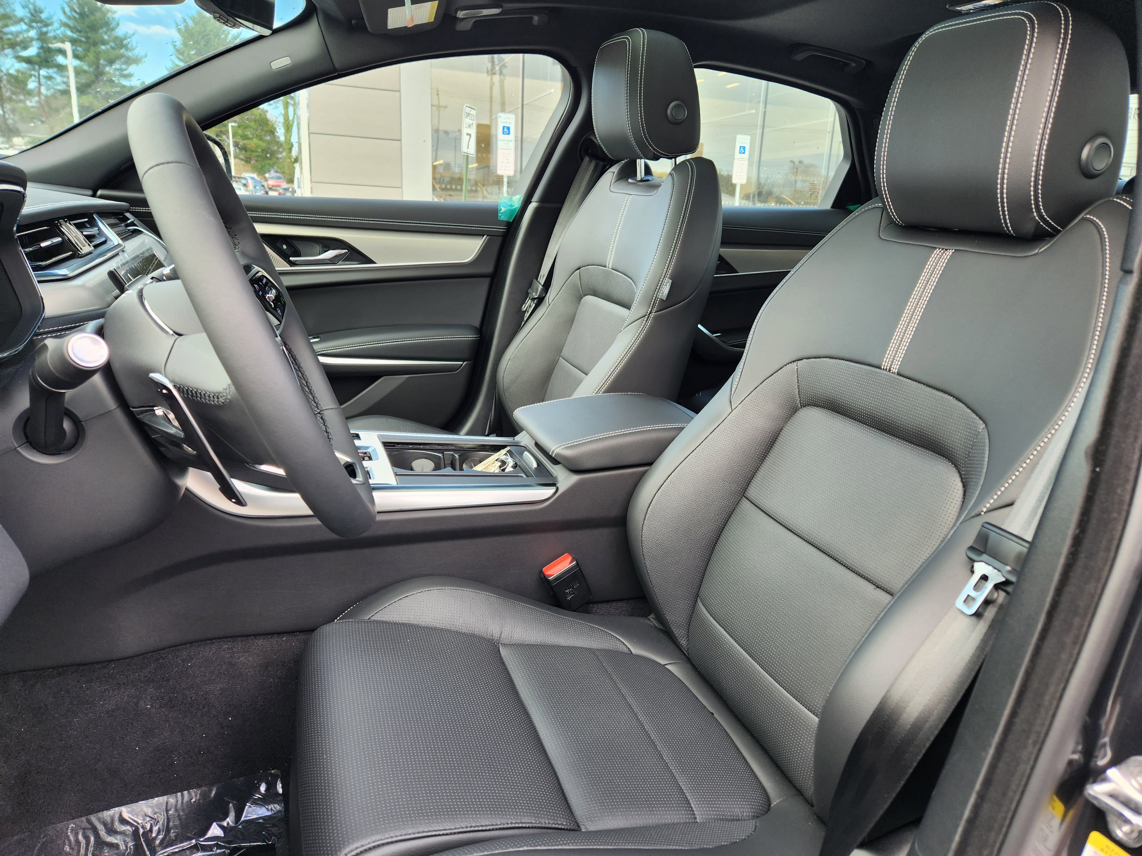 New 2024 Jaguar XF R-Dynamic SE AWD/4WD image 8