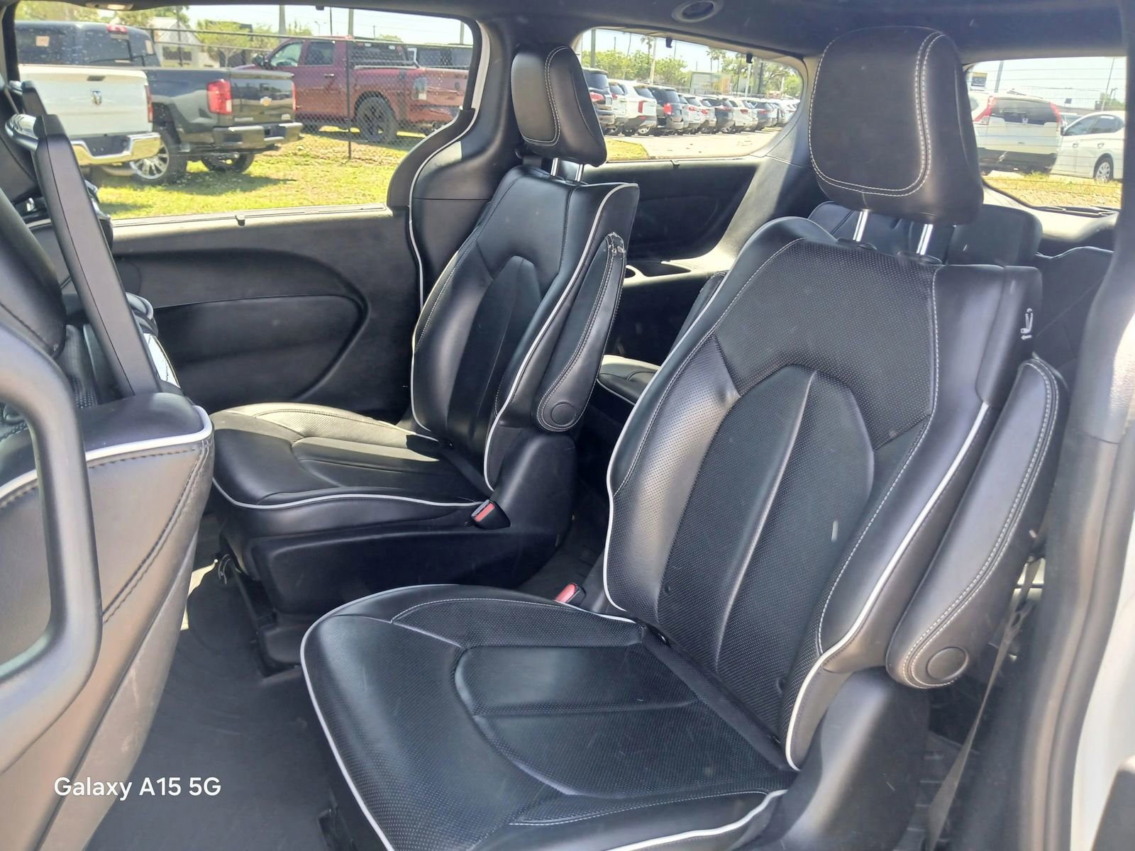 Used 2019 Chrysler Pacifica Limited w/ Advanced Safetytec Group FWD image 13