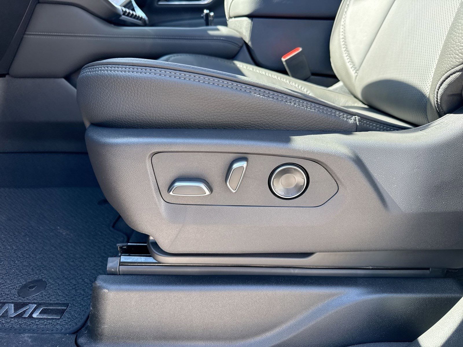 New 2026 GMC Yukon XL Denali w/ Sun & Power Step Package image 14