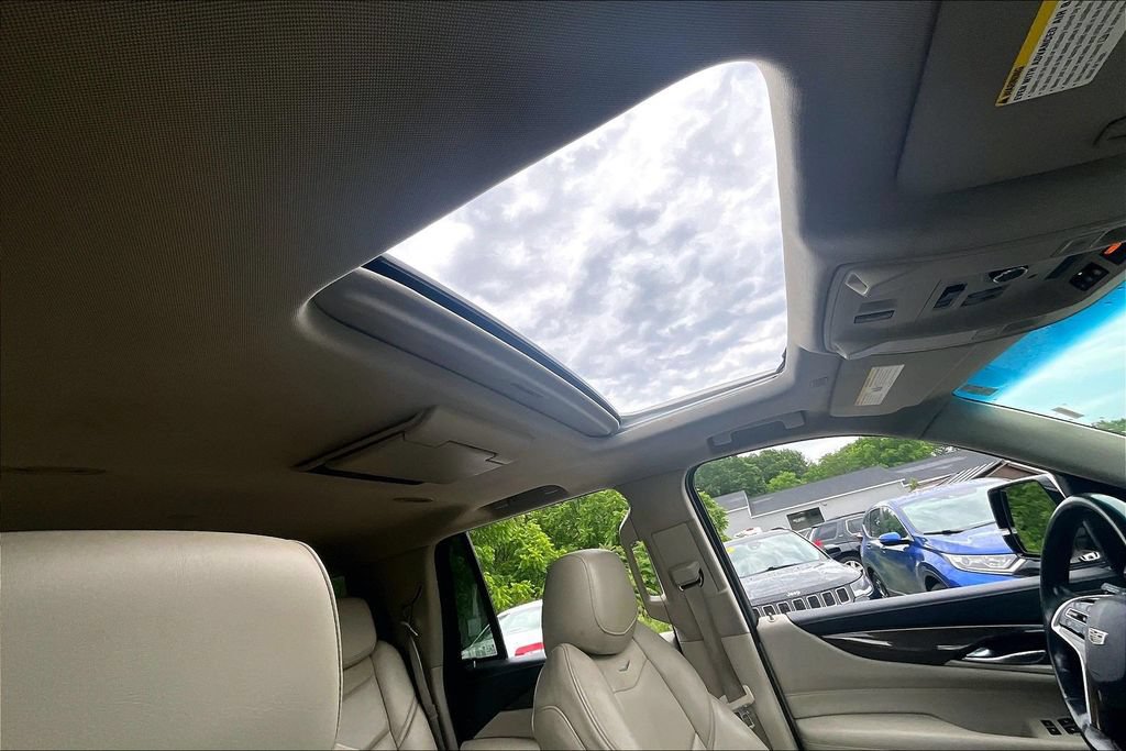 Used 2020 Cadillac Escalade Luxury AWD/4WD image 27
