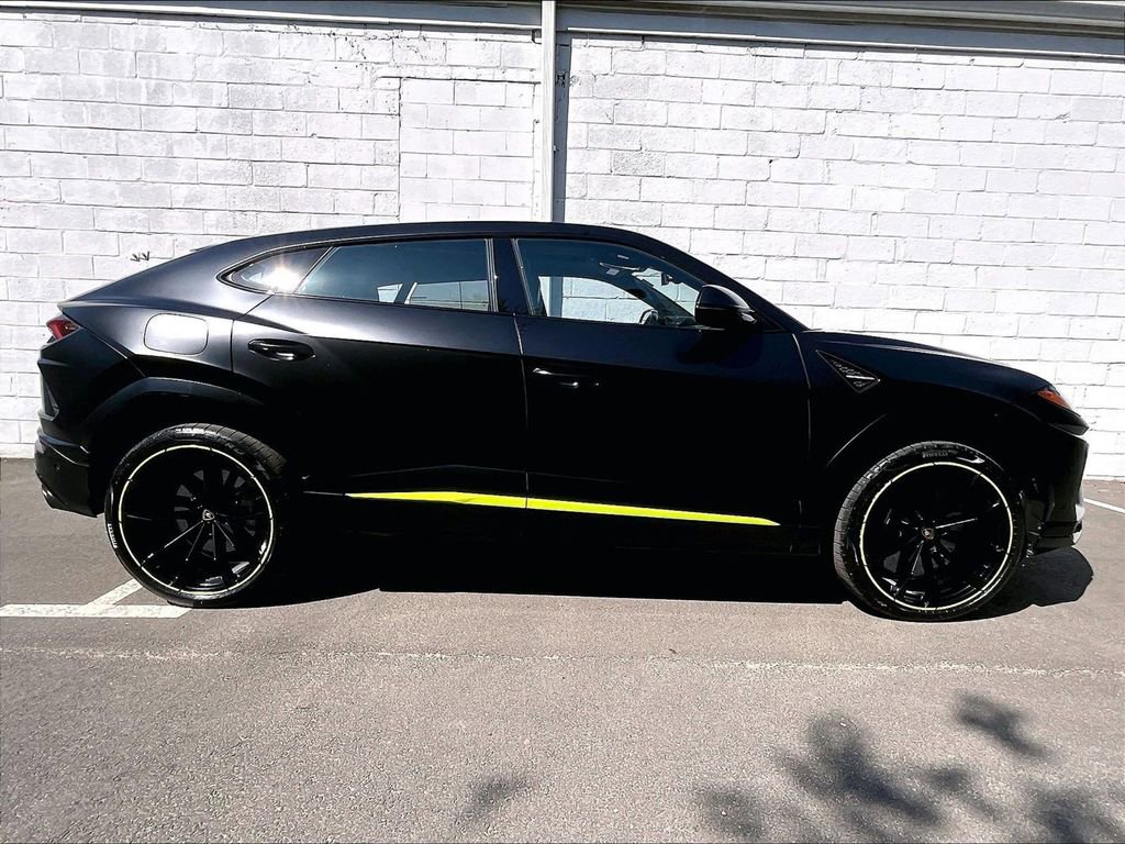 Used 2022 Lamborghini Urus AWD/4WD image 6