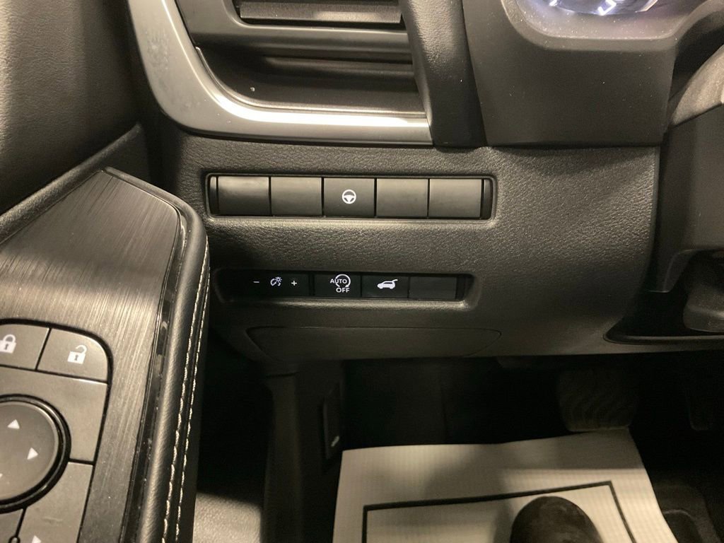 Used 2023 Nissan Rogue SV w/ SV Premium B Package image 14