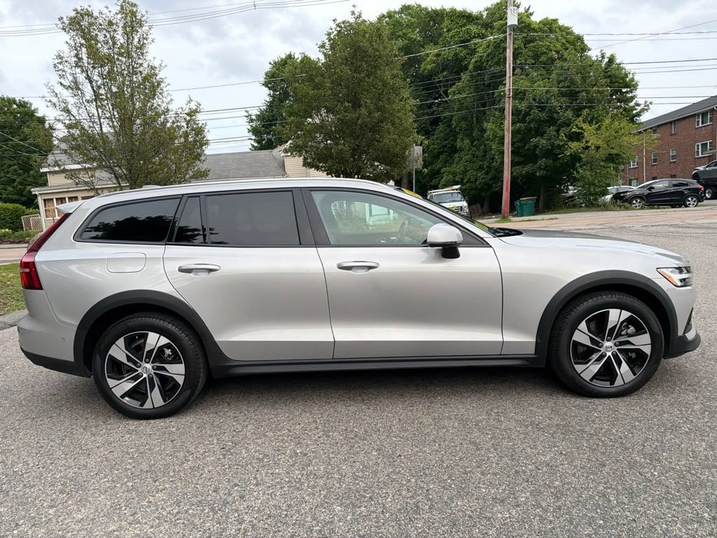Used 2025 Volvo V60 B5 Cross Country Plus AWD/4WD image 8