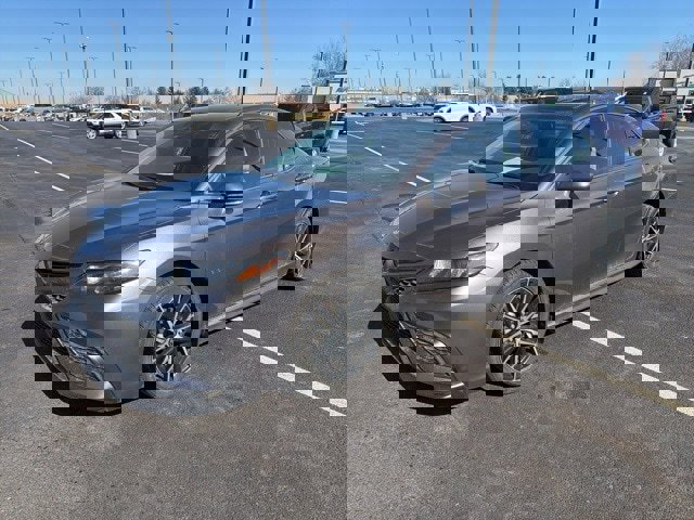 Used 2022 Toyota Camry SE image 2