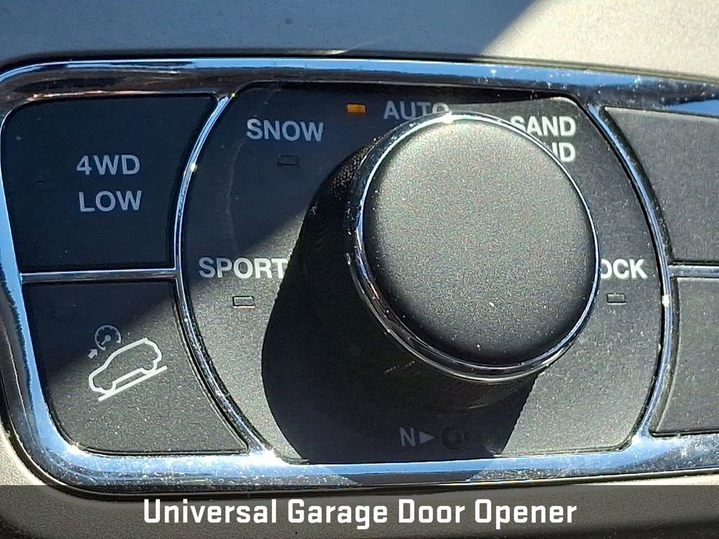 Used 2013 Jeep Grand Cherokee Laredo w/ Laredo E Group image 20