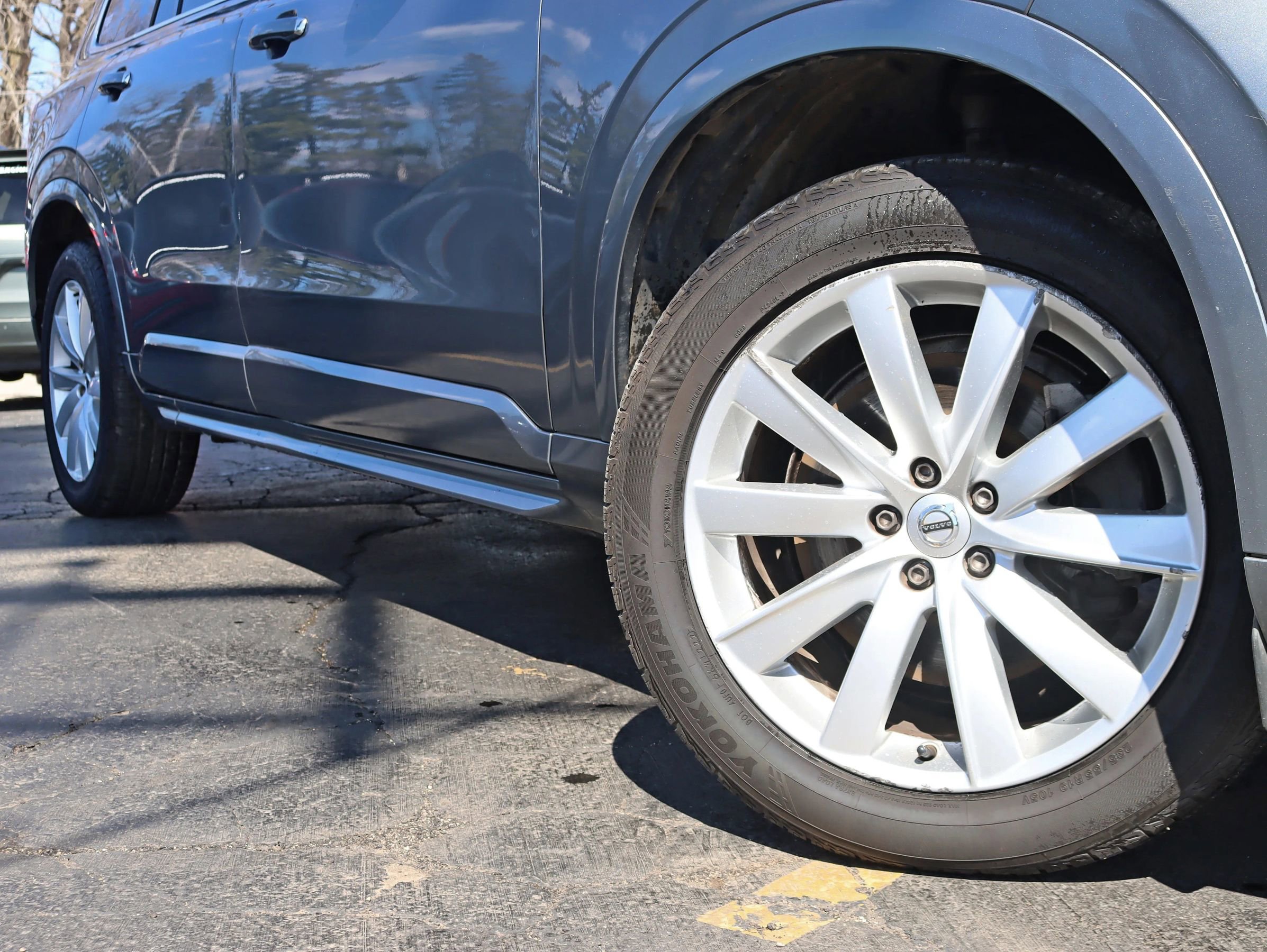 Used 2017 Volvo XC90 T6 Momentum w/ Vision Package image 6