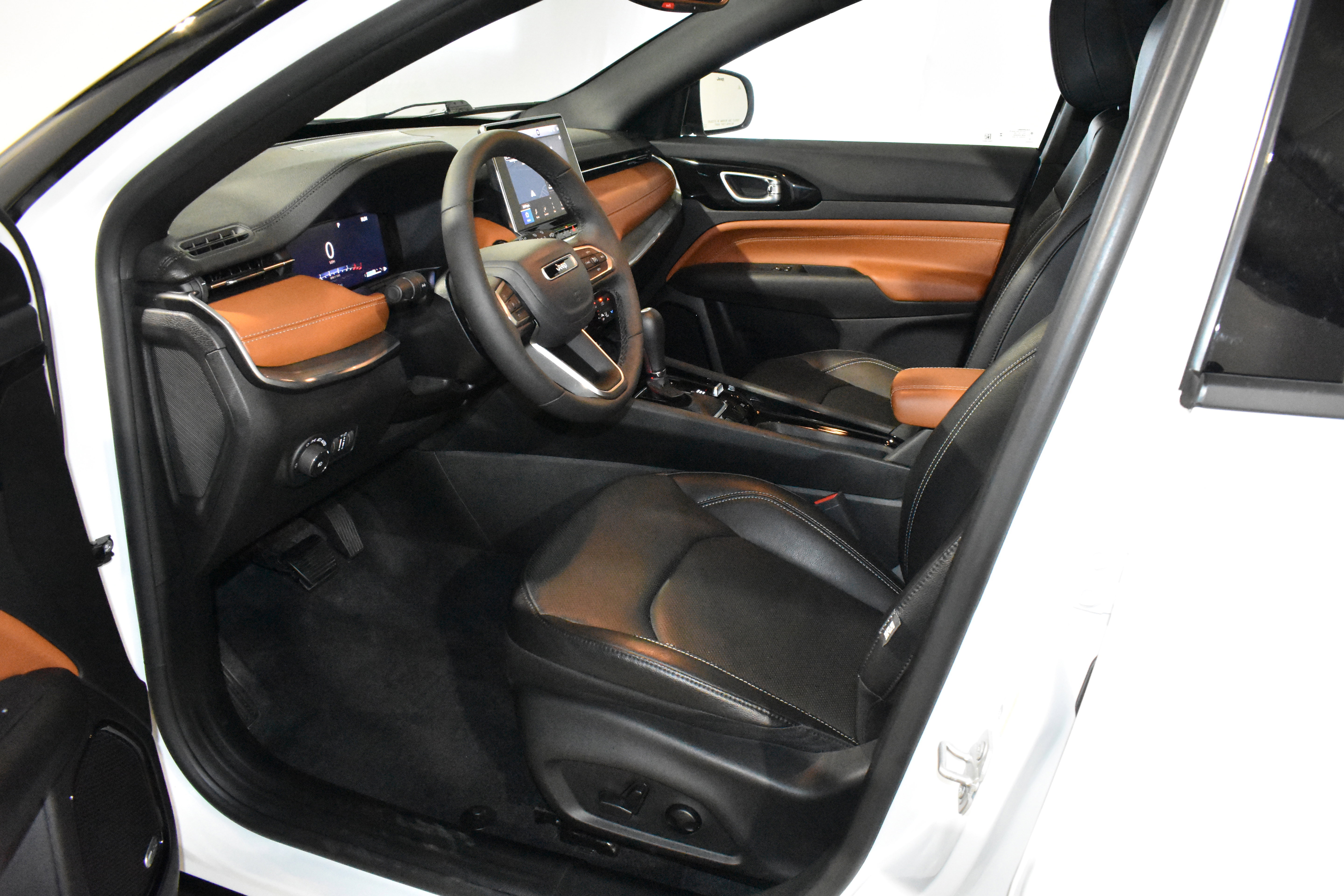 Used 2025 Jeep Compass Limited w/ Elite Group image 23