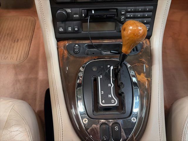 Used 2001 Jaguar XK8 Convertible image 19