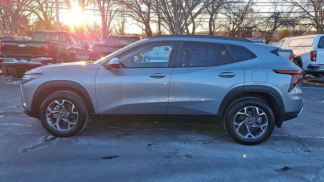 Certified 2025 Chevrolet Trax LT w/ Driver Confidence Package image 5