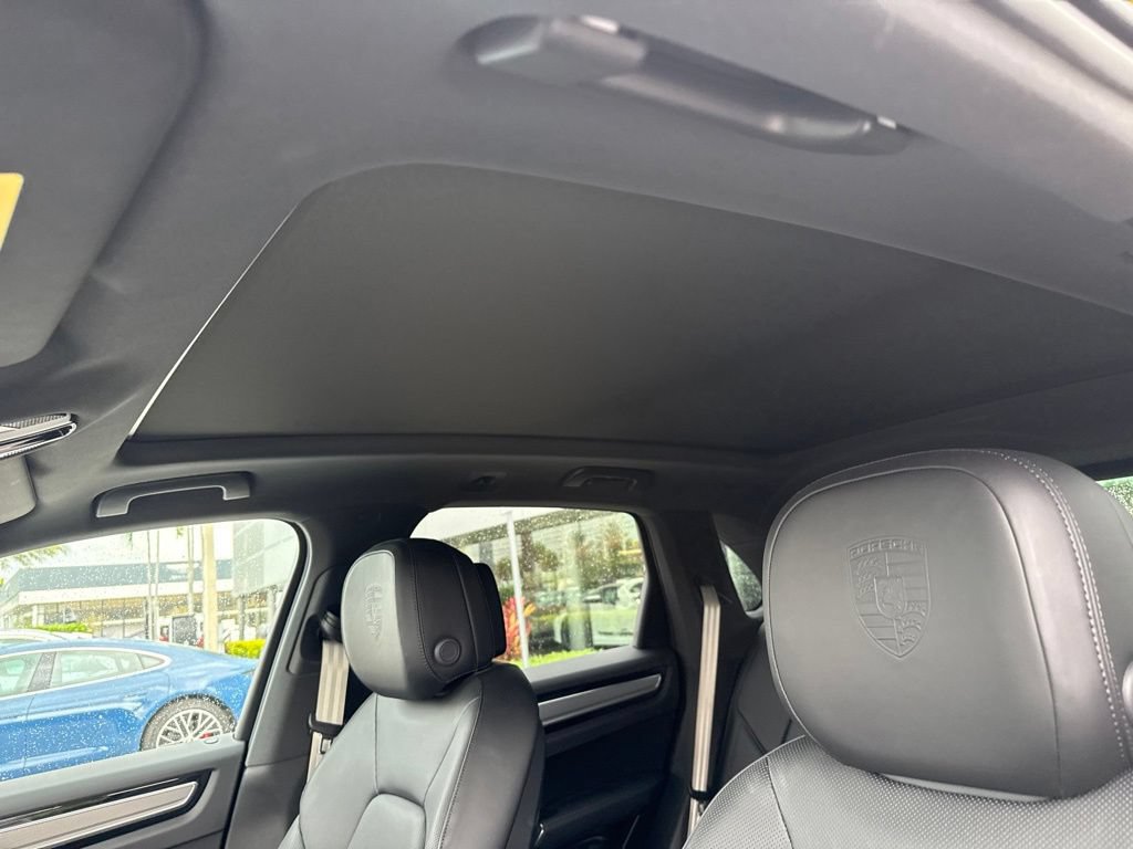 Certified 2023 Porsche Cayenne Platinum Edition AWD/4WD image 9