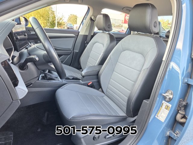 Used 2025 Volkswagen Jetta SE FWD image 8