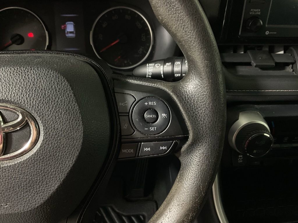 Used 2021 Toyota RAV4 XLE image 25