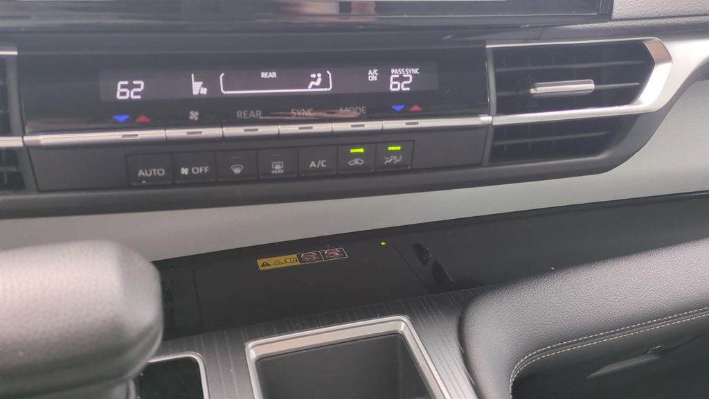 Certified 2025 Toyota Sienna LE image 18