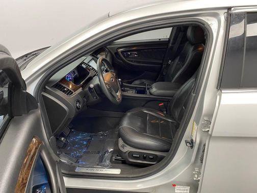 Used 2019 Ford Taurus Limited FWD image 21