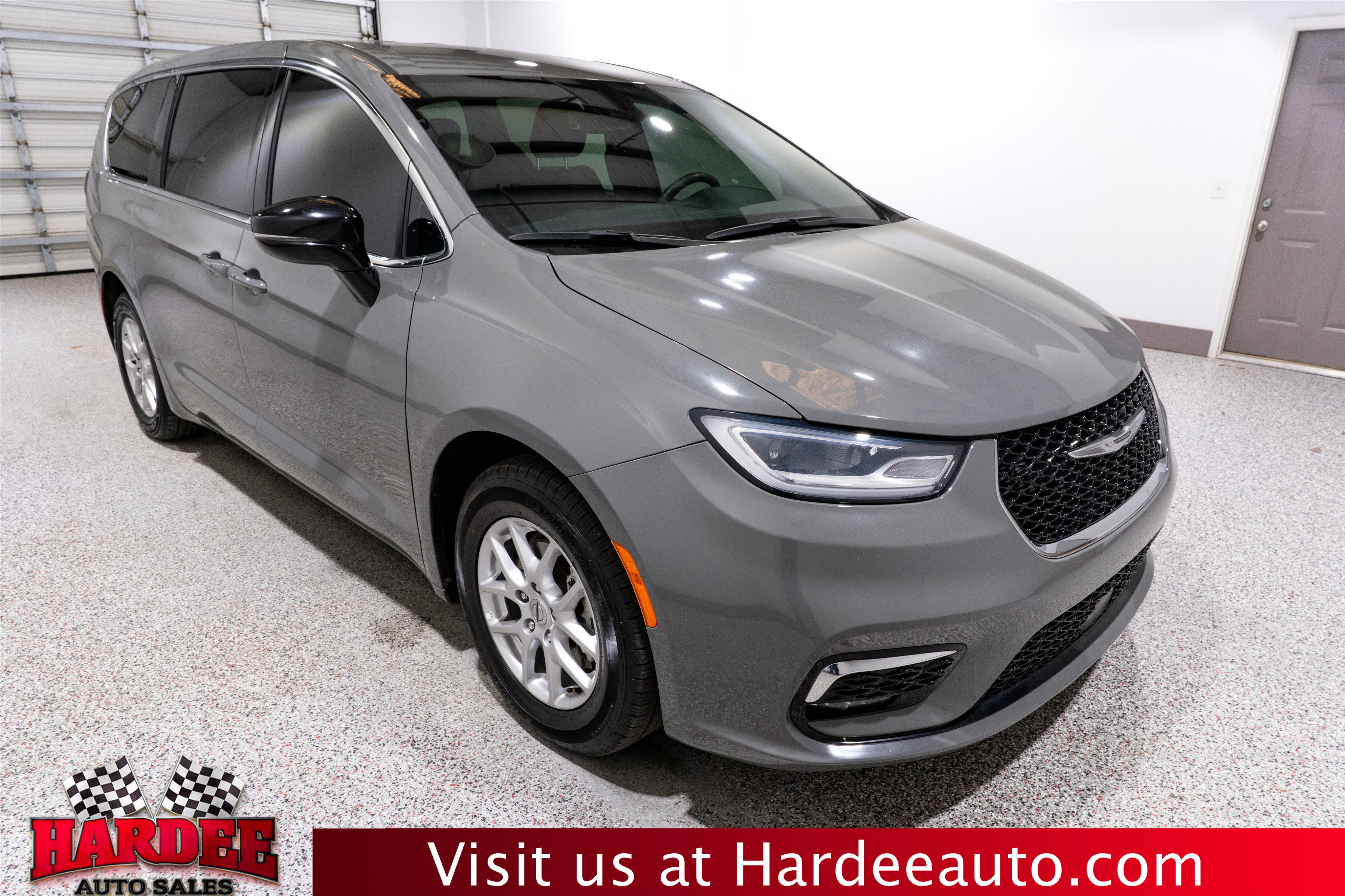 Used 2025 Chrysler Pacifica Select FWD image 6