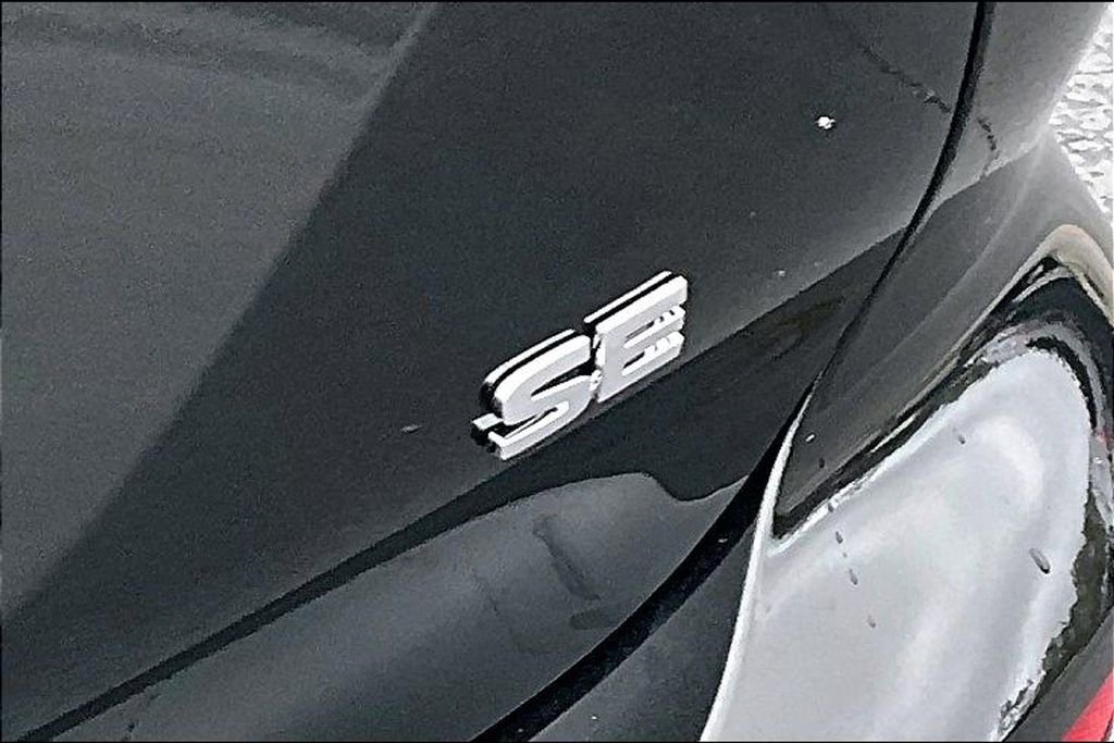 New 2025 Mitsubishi Outlander SE image 8