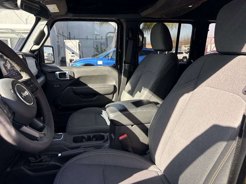 Used 2024 Jeep Wrangler Unlimited image 17