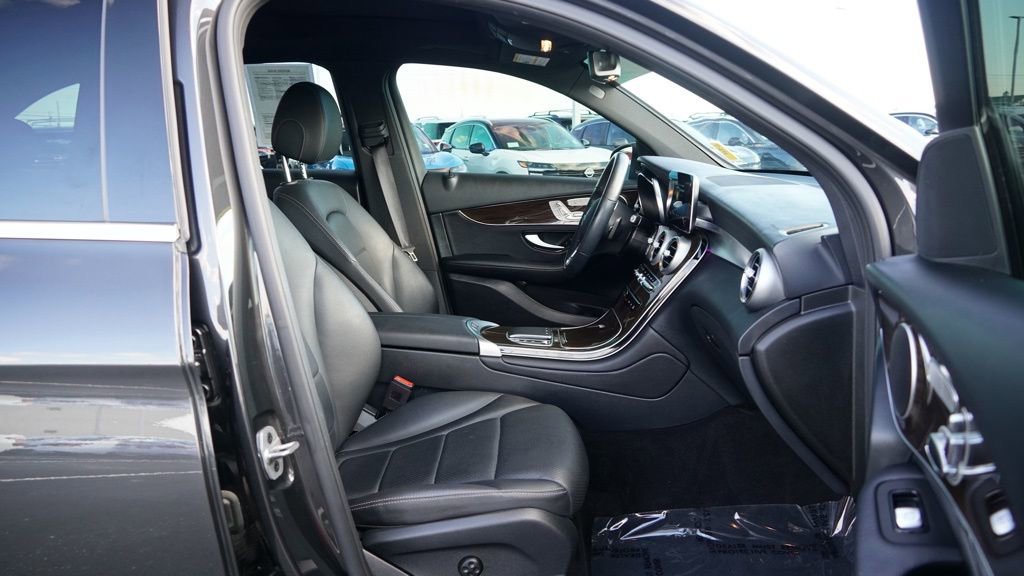 Used 2021 Mercedes-Benz GLC 300 image 23