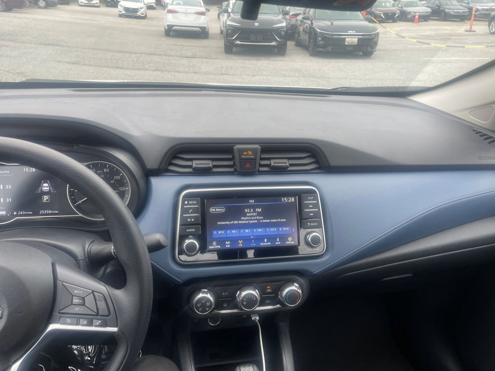 Used 2025 Nissan Versa SV w/ Trunk Package image 28