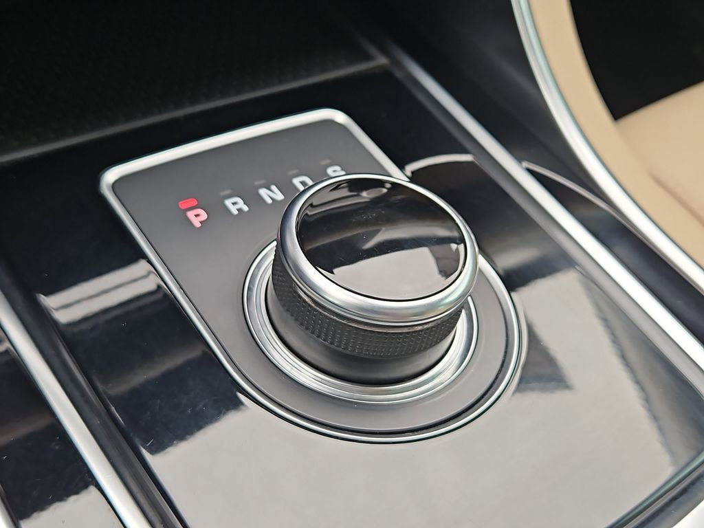 Used 2020 Jaguar XF Premium image 25