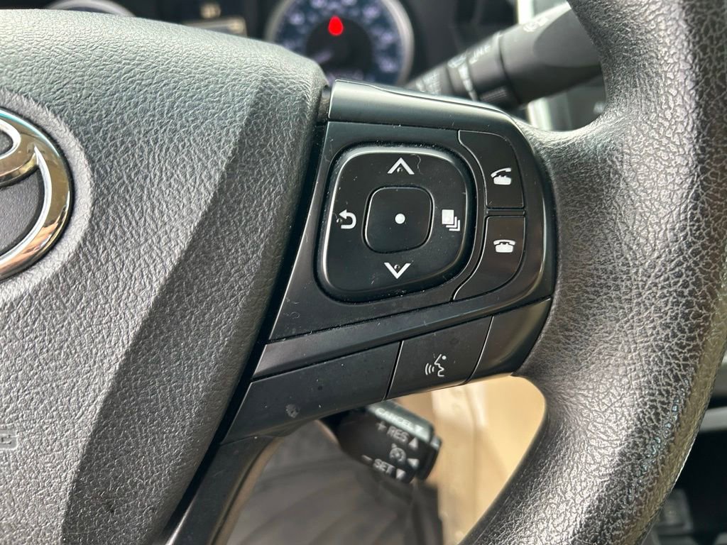 Used 2017 Toyota Camry LE FWD image 11