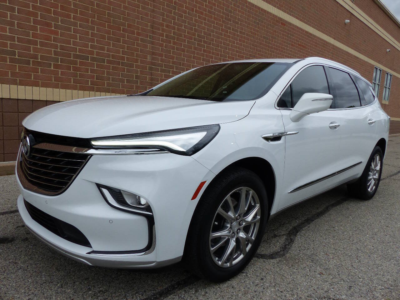 Used 2022 Buick Enclave Premium w/ Surround and Sites Package FWD image 7