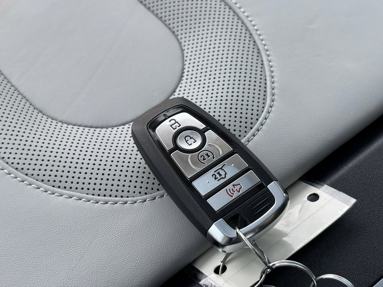 Used 2025 Ford Expedition Platinum w/ Platinum Ultimate Package AWD/4WD image 28