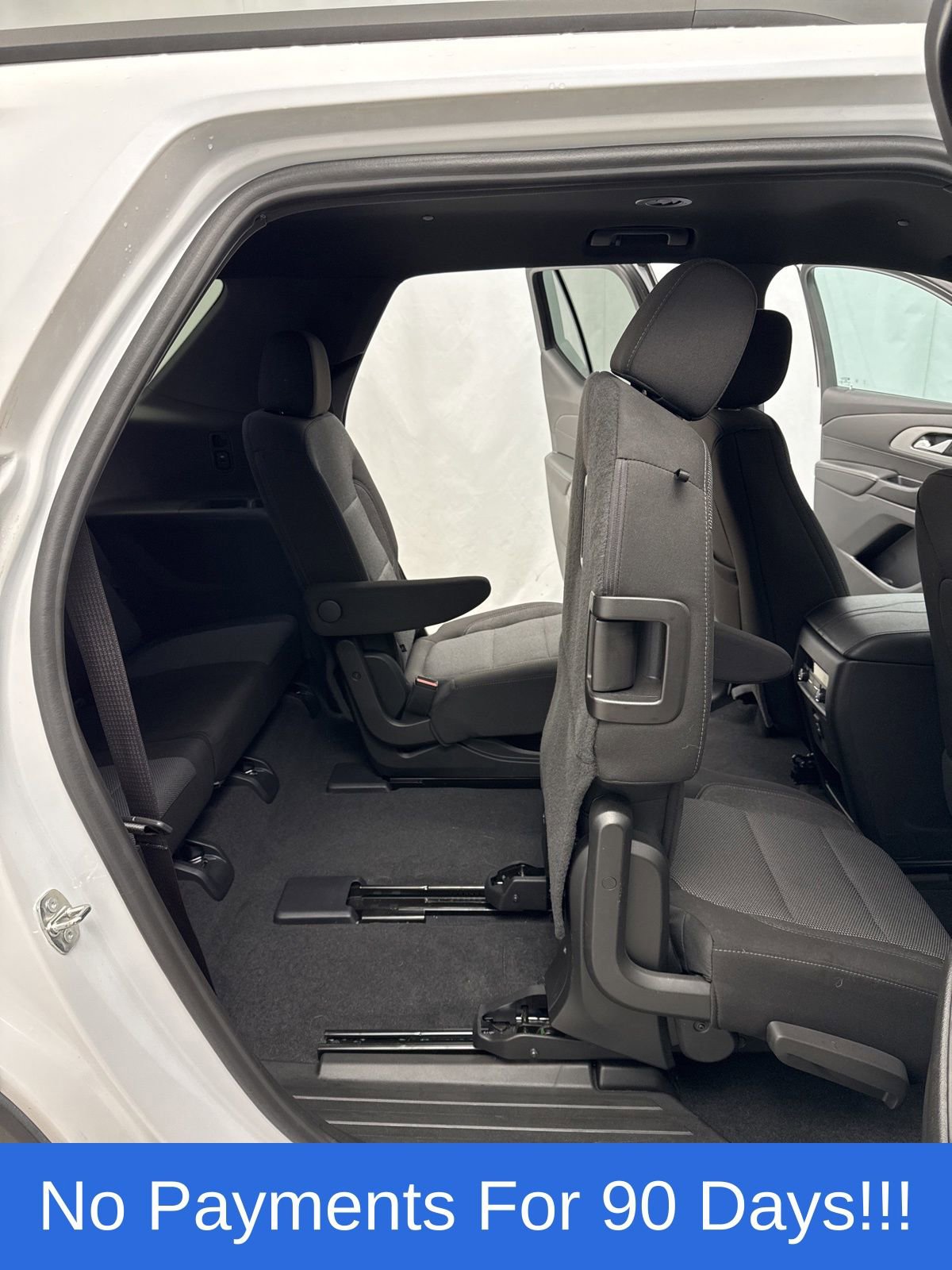 Used 2023 Chevrolet Traverse LT image 34