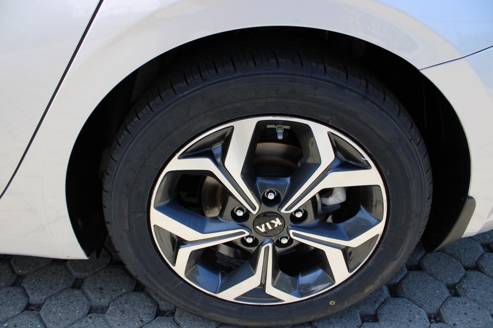 Used 2020 Kia Forte LXS FWD image 12