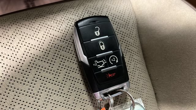 Used 2019 RAM 1500 Laramie AWD/4WD image 19