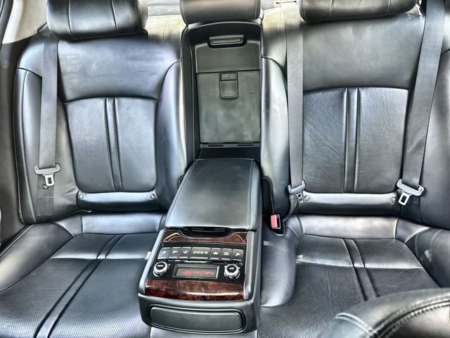 Used 2016 Kia K900 Luxury image 30