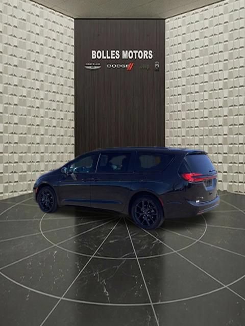 Certified 2023 Chrysler Pacifica Touring-L w/ S Appearance Package AWD/4WD image 8
