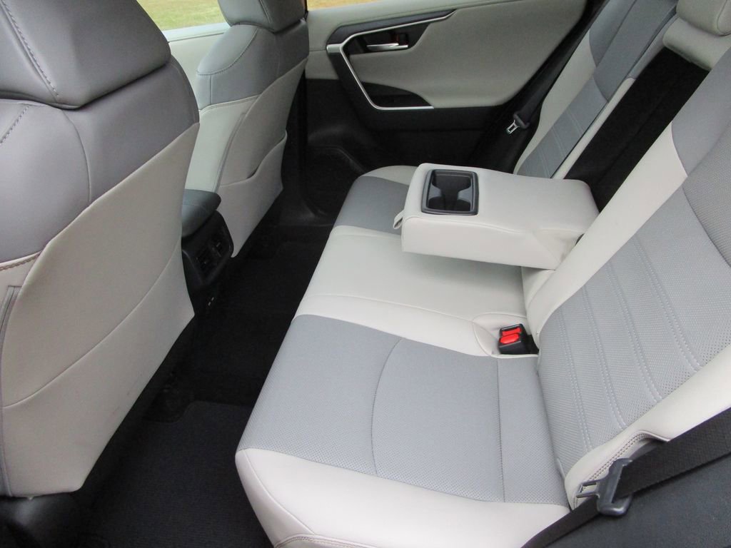 Used 2025 Toyota RAV4 Limited image 17