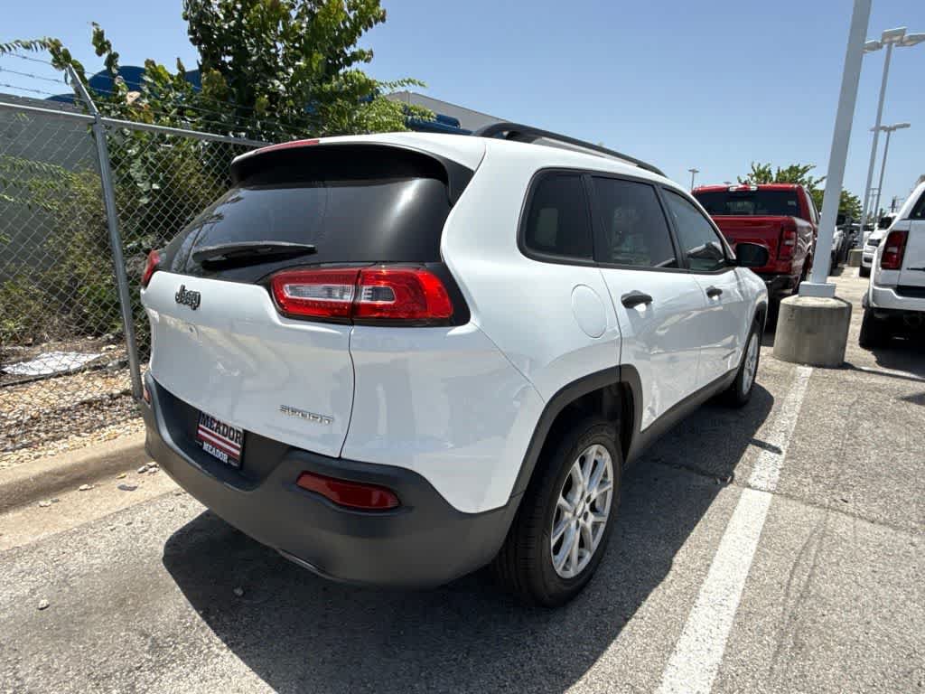 Used 2016 Jeep Cherokee Sport FWD image 5